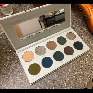 Morphe x Jaclyn Hill dark magic palette